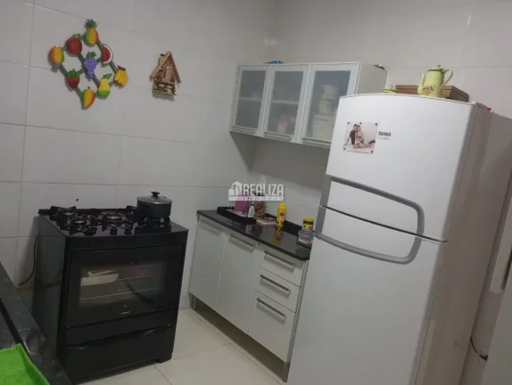 Imagem Casa padrão à venda no Bairro Parque das Aroeiras, Uberaba - 2 dormitórios e suíte!