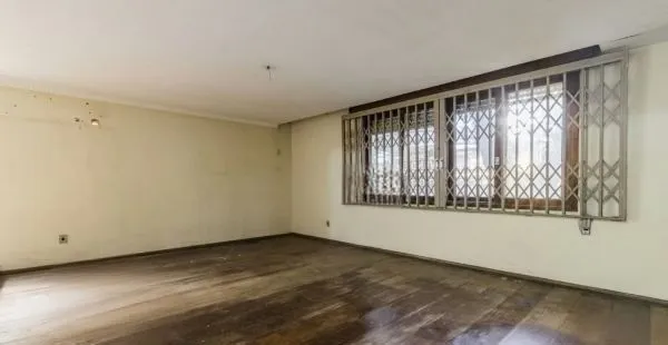 Imagem Casa sobrado no bairro Auxiliadora de 5 dormitórios e 4 vagas