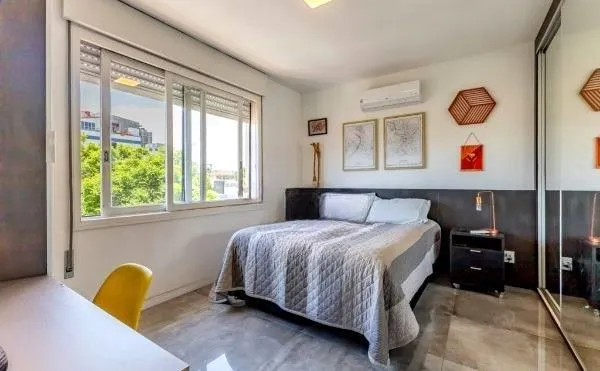 Imagem Apartamento na Cidade Baixa de 1 dormitório e dependência REFORMADO