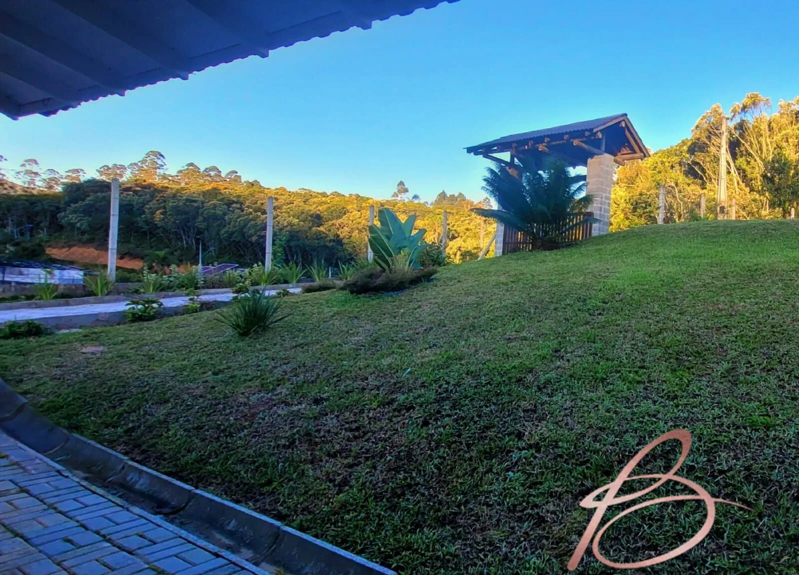 Imagem Chácara com 20.000M² com 2 casas, pomar e açude