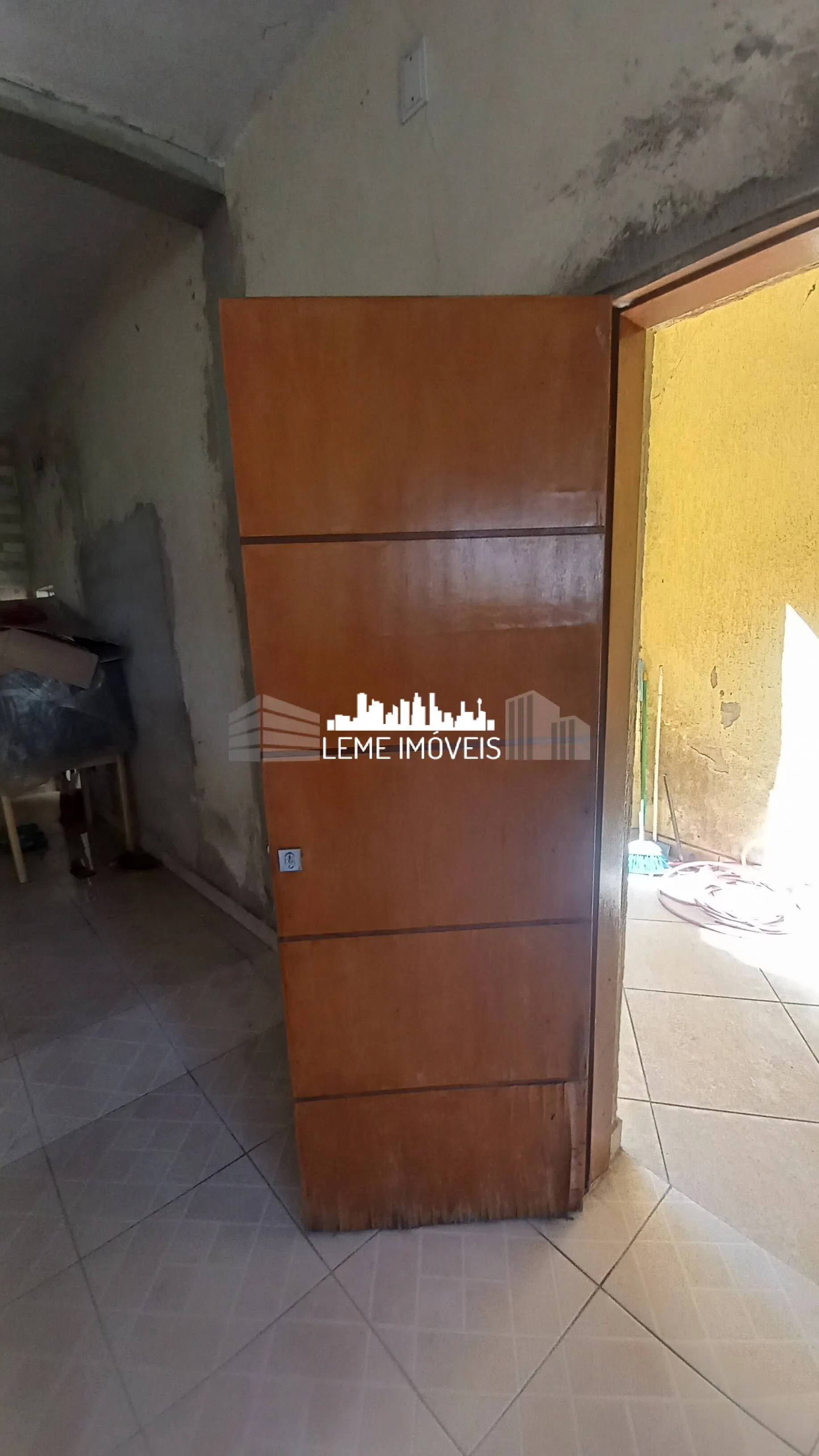 Imagem SOBRADO COM "02" (DOIS) DORMITÓRIOS, "01" (UMA) SALA, "01" (UMA) COZINHA COM ARMÁRIO PLANEJADO E M...