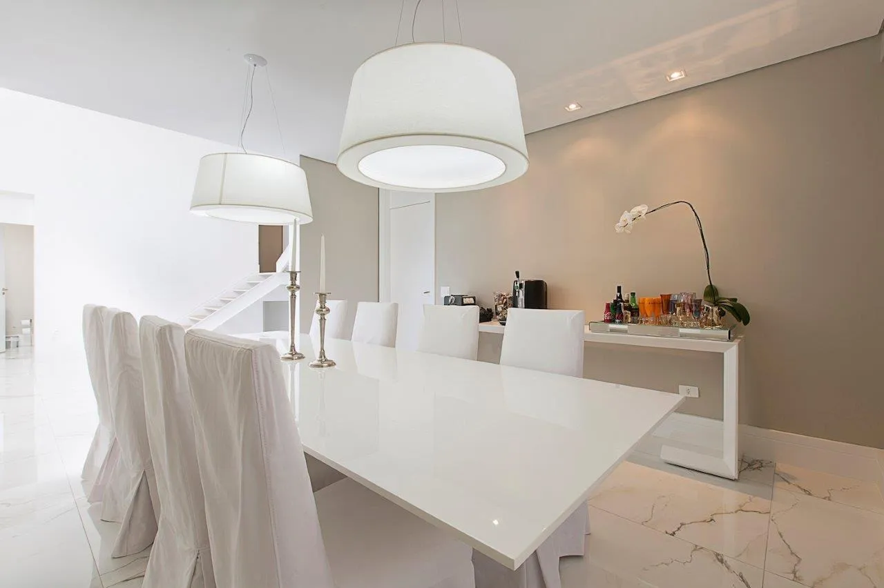 Imagem Casa de alto padrão para locação em Alphaville Residencial Dois, Barueri-SP: 4 quartos, 4 suítes, 3 salas, 4 banheiros, 3 vagas, 520m².