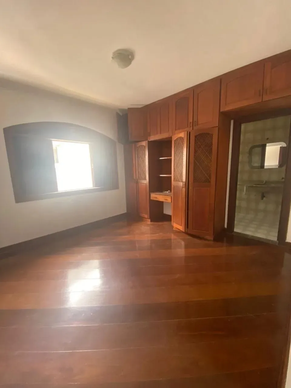 Imagem Casa de Luxo em Condomínio - Santana de Parnaíba-SP, Alphaville, 4 Quartos, 5 Banheiros, 5 Vagas, 500m².