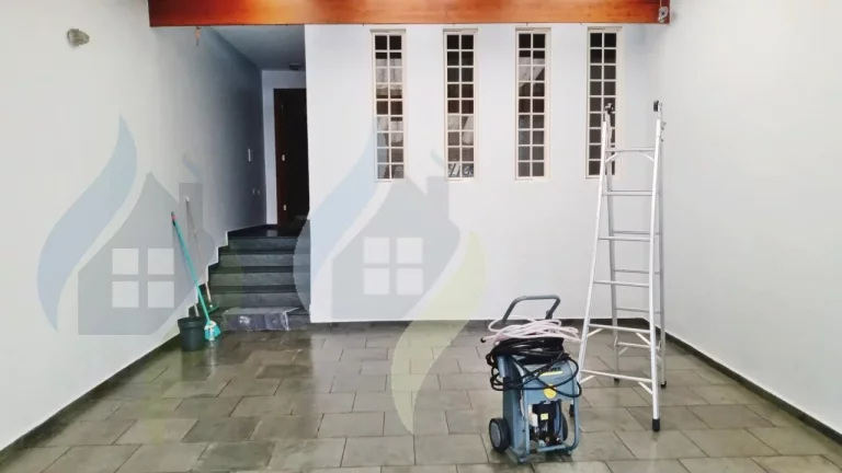 Imagem Sobrado, 4 dormitórios sendo 1 suíte, 4 banheiros, com 223m² em Vila Euclides/SBC