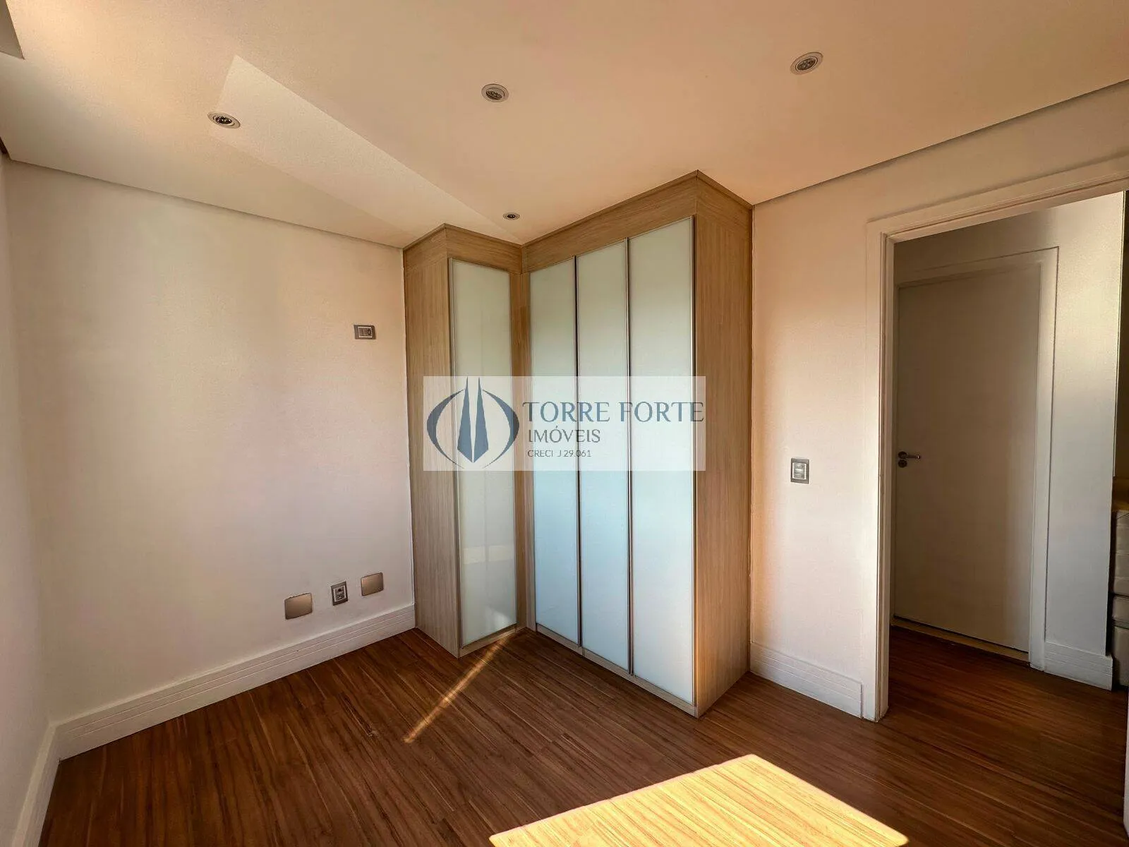 Imagem Lindo Apartamento com 2 dormitorios 2 vagas , varanda na Vila Carrão.