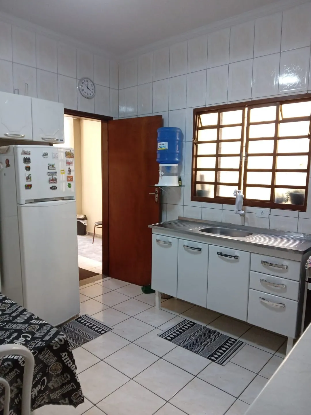Imagem Sobrado à Venda no Bairro Maria Áurea, em Pindamonhangaba, Próximo ao Centro e à Avenida Principal