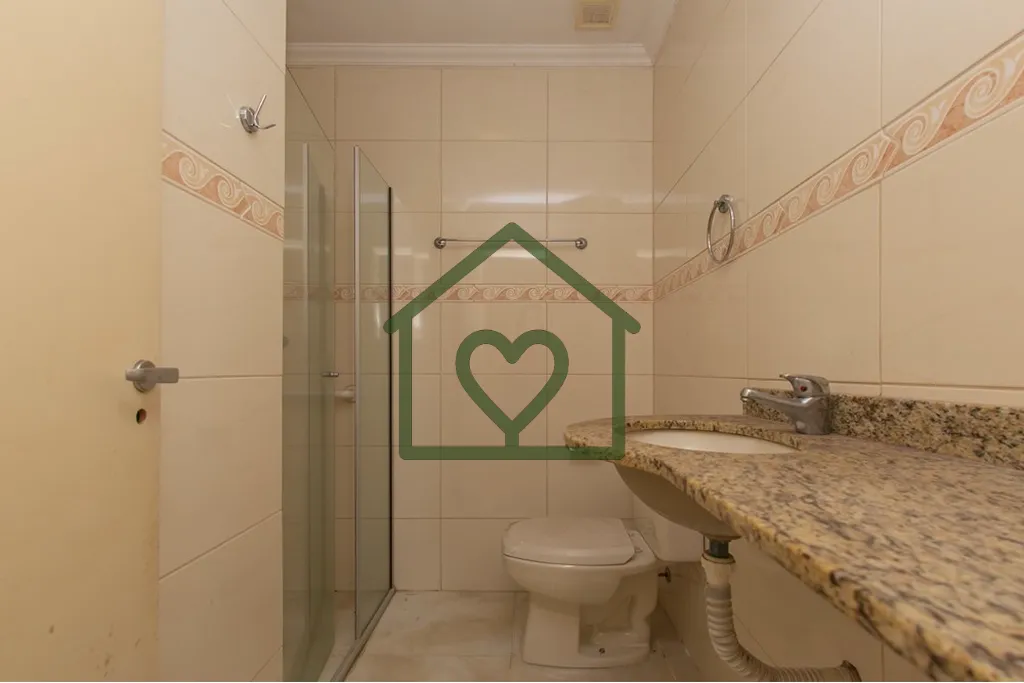 Imagem Casa distribuída em dois andares com cinco dormitórios, quatro banheiros, duas cozinhas, duas sala...