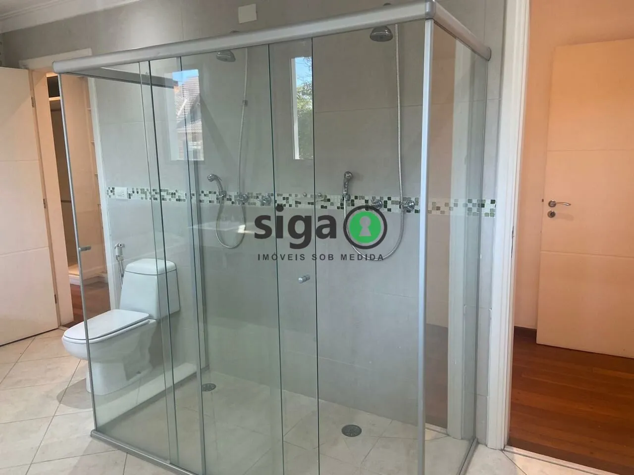 Imagem Sobrado em Moema - 250m², 4 quartos, 2 vagas á Venda !!
