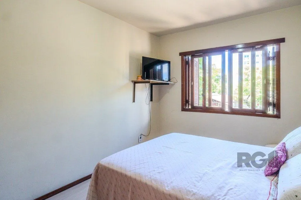 Imagem Casa com 4 dormitórios no bairro Gloria