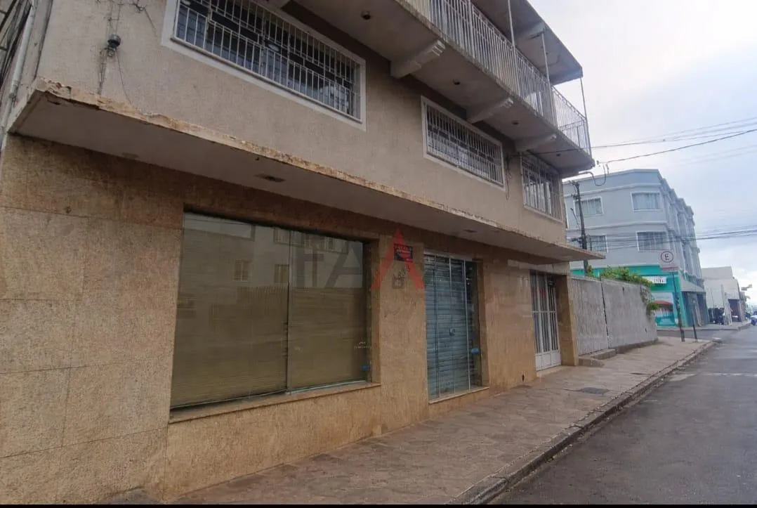 Imagem Sala Comercial Espaçosa no Centro Ideal para Escritório ou Consultório