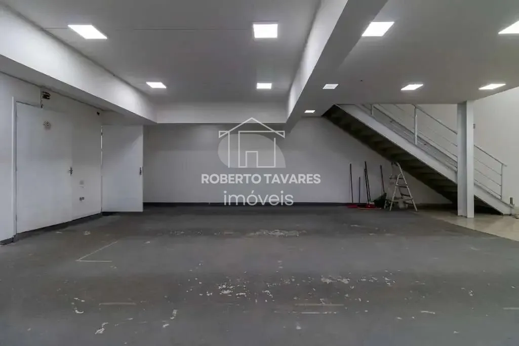 Imagem Prédio com 946,05 M² contendo terreno de 8,10 de largura x 44m de profundidade. Excelente localização, entre duas estações de metrô - Estação Marechal Deodoro e Santa Cecilia.