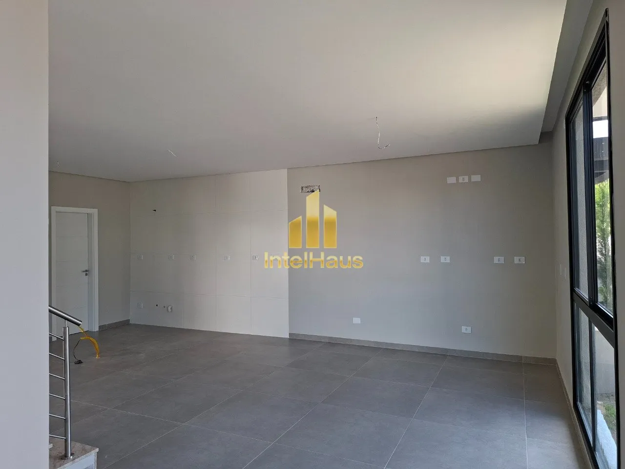 Imagem Apresentamos este sobrado recém-construído no Residencial Alto Boulevard, com arquitetura contempo...