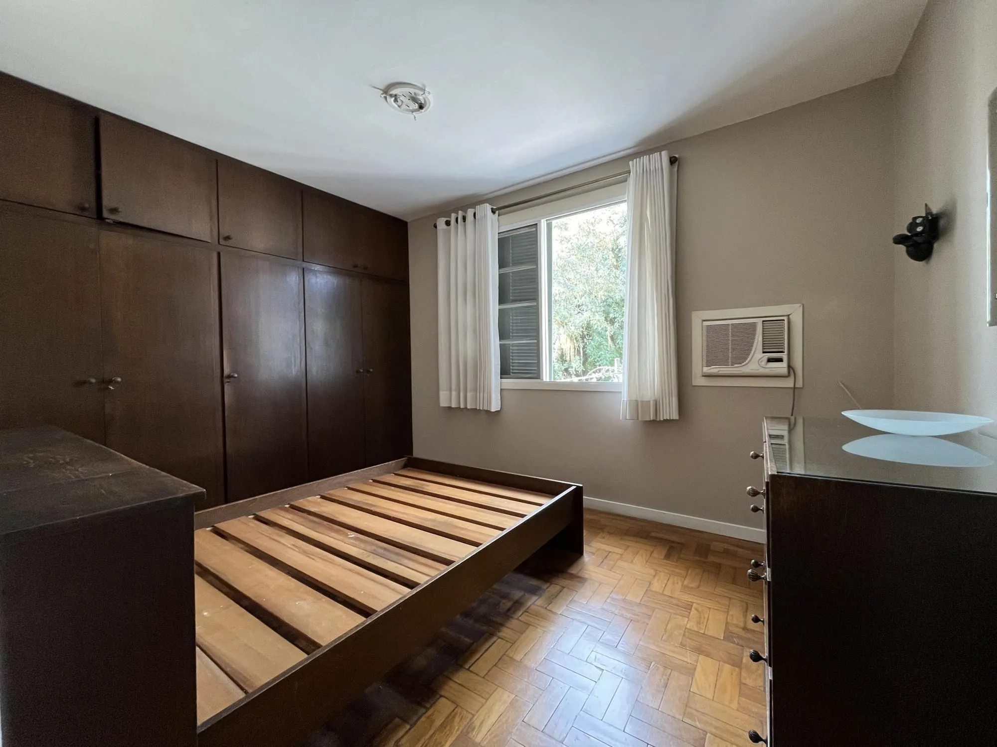Imagem Apartamento de dois quartos e uma vaga de garagem no bairro Auxiliadora em POA