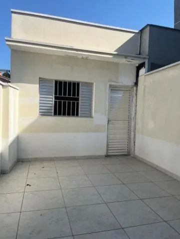 Imagem VENDA DE SOBRADO NO JORDANÓPOLIS, EM ARUJÁ/SP, 150m² com 2 suítes, sala de estar, quintal, edícula com banheiro e garagem para 2 autos. CONSULTE-NOS.