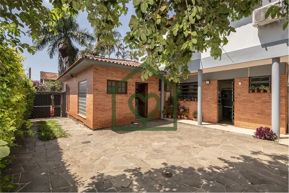 Imagem Casa de rua com 4 DORMITÓRIOS, 2 suítes, 4 vagas e 210m² de área privativa, no bairro Três Figu...