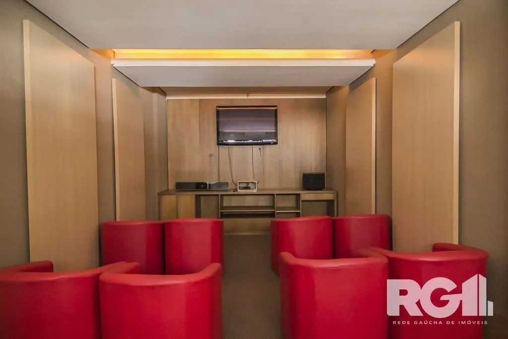 Imagem Apartamento com Suíte, Lareira e 2 Vagas na Zona Norte