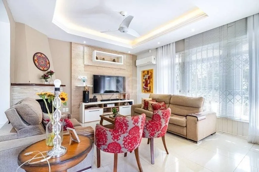 Imagem Excelente casa de 264m² com 4 dormitórios no bairro Menino Deus