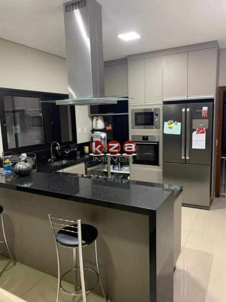 Imagem Casa para venda no Condomínio Portal do Jequitibá em Valinhos-SP: 3 quartos, 3 suítes, 1 sala, 4 banheiros, 2 vagas de garagem, 180 m².