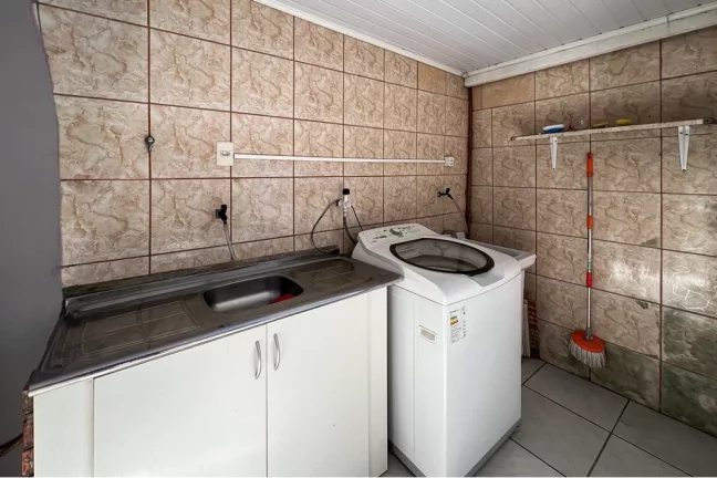 Imagem Casa para venda no bairro Guajuviras em Canoas