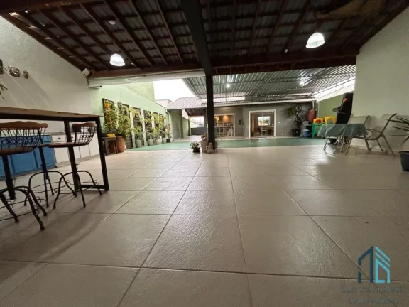 Foto do imóvel Sobrado com edícula, 05 quartos sendo duas suítes à venda no Atuba, divisa com Tingui, próximo ao Bacacheri em Curitiba PR