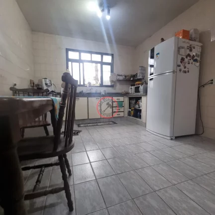Imagem CASA GRANDE , COM TODOS COMODOS BEM ESPAÇOSOS , MAIS 2 CASAS NO MESMO TERRENO COM ENTRADAS INDIVIDUAIS.