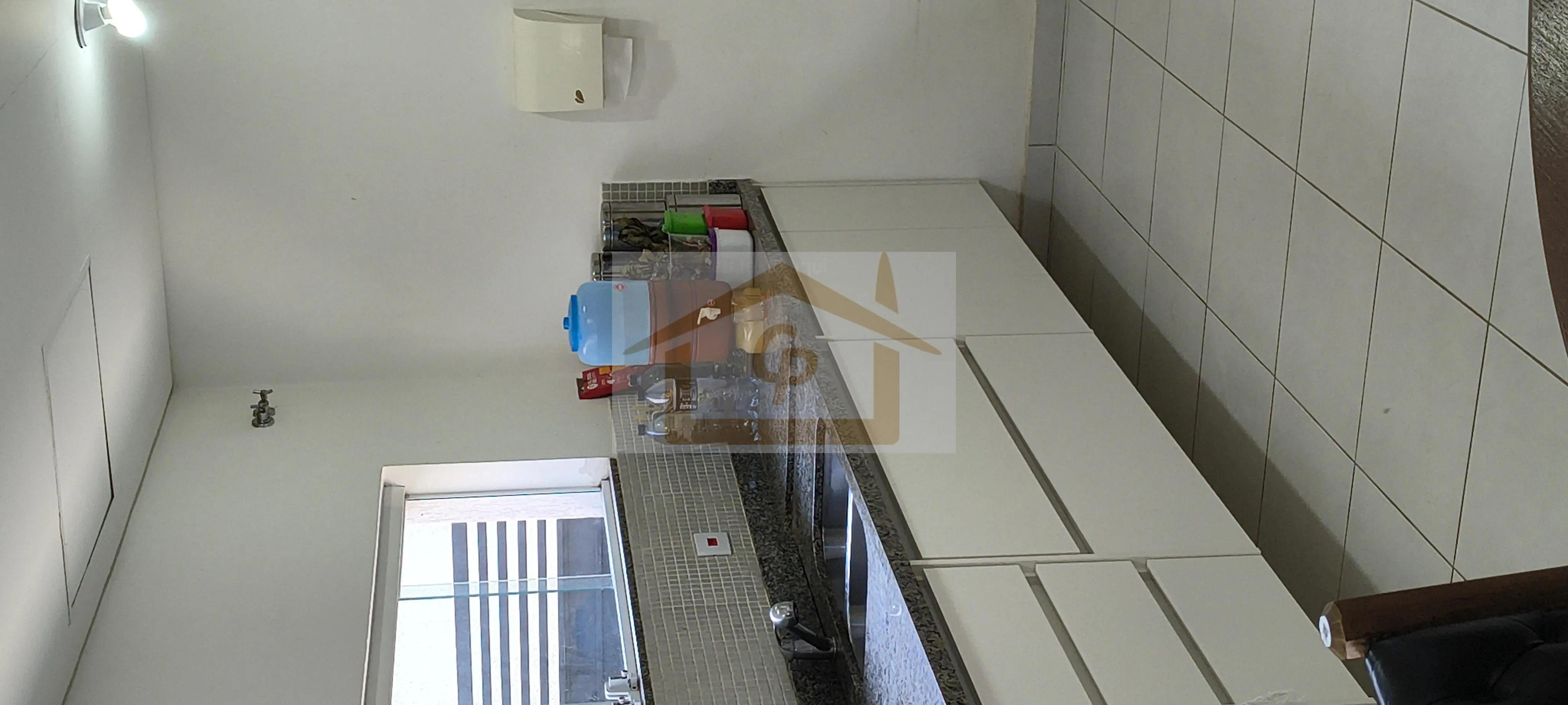 Imagem Semi Térrea, 3 quartos + 2 quartos multifuncional e banheiro (andar inferior), canil *