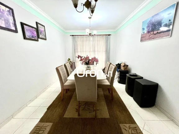 Imagem Sobrado à venda, 247 m² por R$ 1.100.000,00 - Jardim América - Goiânia/GO