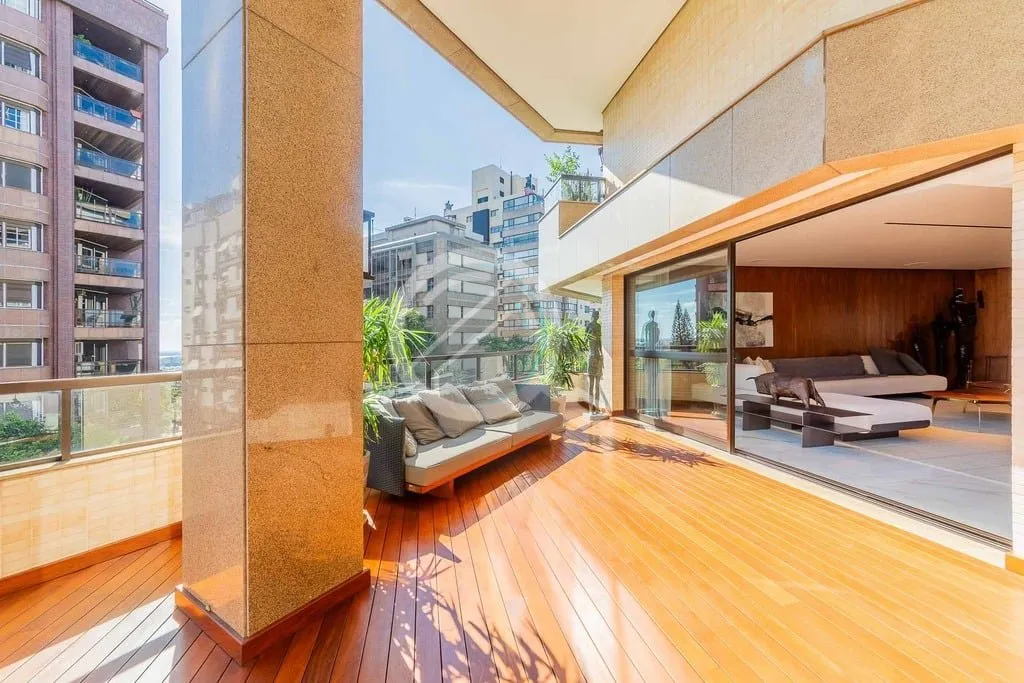 Imagem Apartamento com 405 m² de área privativa, 4 suítes transformadas em 3, TOTALMENTE REFORMADO, com ...