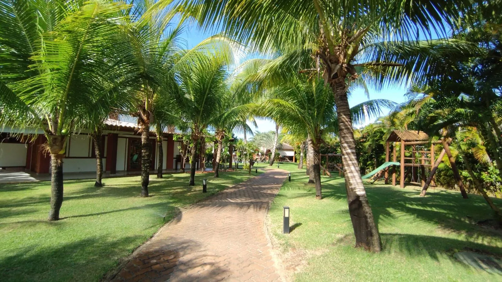 Imagem Apartamento duplex à venda, localizado no bairro Praia do Forte em Mata de São João-BA