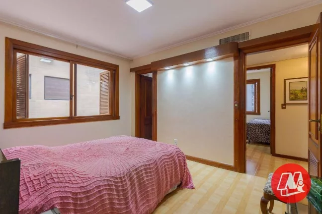 Imagem Cobertura no bairro Petrópolis, 3 dormitórios, suite. vagas e piscina. ,