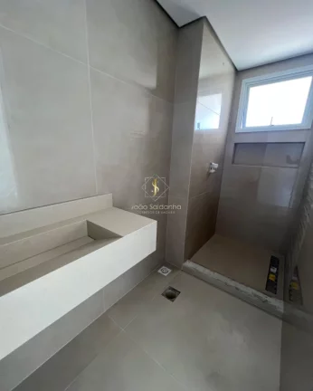 Imagem Apartamento em Guaratuba PR, com aproximadamente 251,00 m construída, 197,00 m útil e Sacada com Jacuzzi