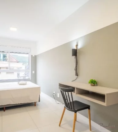 Imagem Oportunidade em Jurerê! Apartamento moderno a poucos metros da praia Este lindo apartamento à vend...