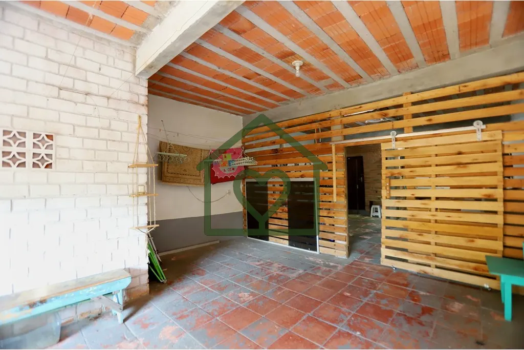 Imagem Encontre o lar perfeito para sua família nesta espaçosa casa residencial situada na encantadora Ru...
