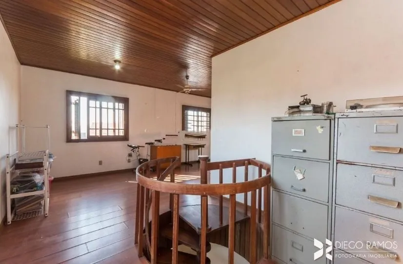 Imagem Casa para Venda - 190m², 4 dormitórios, sendo 1 suites, 2 vagas - Partenon