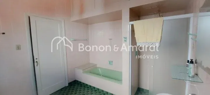Imagem Casa com 3 Quartos sendo 1 suíte e 3 banheiros à Venda, 211 m²