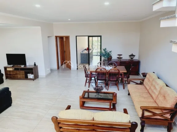 Imagem Sobrado com 4 quartos (sendo 2 suítes, uma delas no térreo), 264 m² construídos, no Condomínio ...