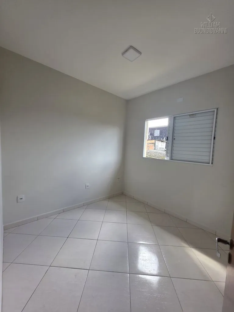 Imagem Casa Reformada em Condomínio - 1 Dorm, 1 Vaga, 1,4 km da Praia
