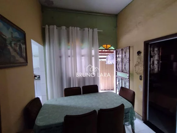 Imagem Casa à venda no centro - Igarapé/MG.