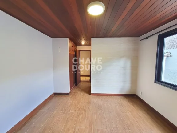 Imagem Casa em condomínio com 4 suítes em terreno plano no Comary!