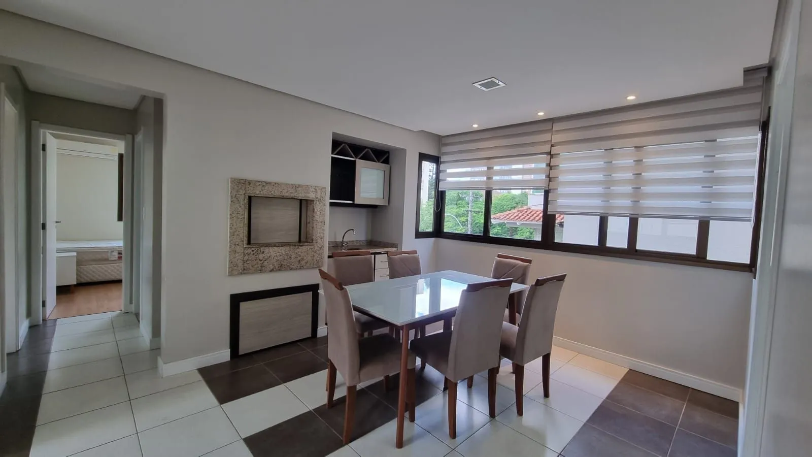 Imagem Apartamento dois dormitórios mobiliado, suíte, 86,41mq privativos, uma vaga escriturada, no bairro Higienópolis