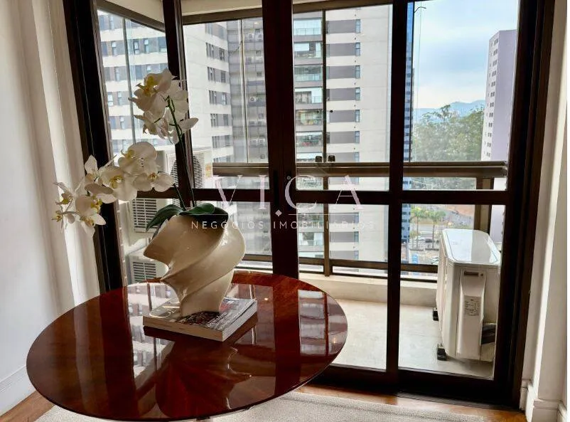 Imagem Apartamento mobiliado com 287 m² a venda por R$ 4.000.000 Alphaville/SP