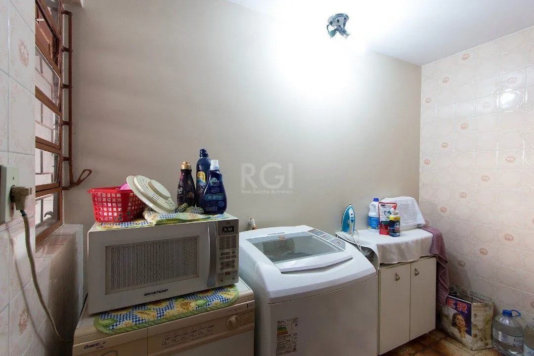 Imagem Casa para Venda - 229.18m², 4 dormitórios, sendo 4 suites, 5 vagas - Cavalhada