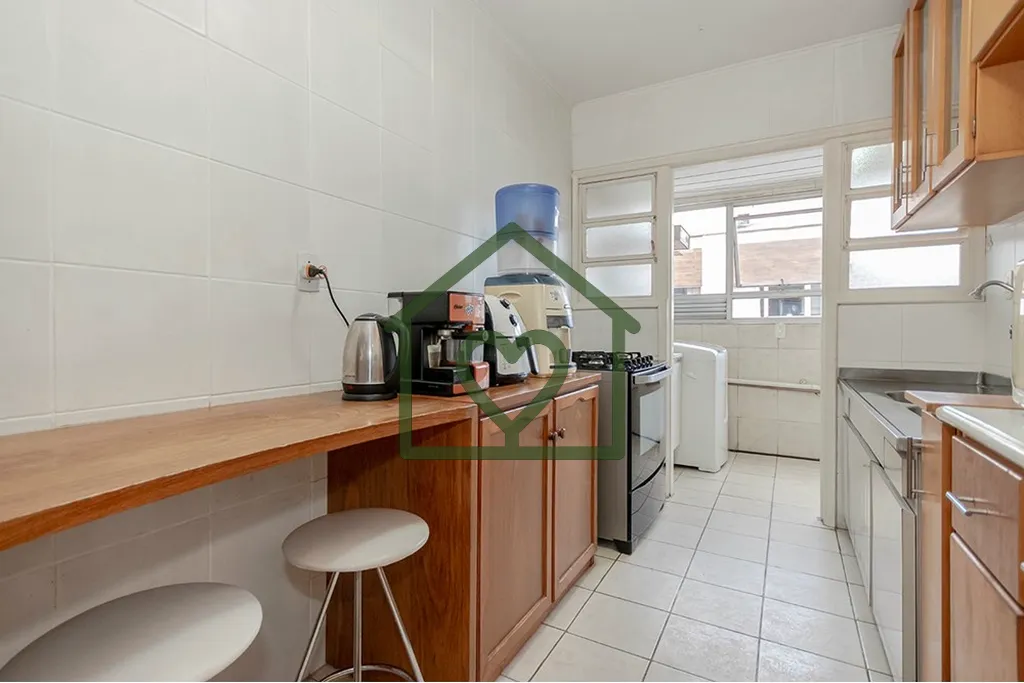 Imagem Descubra o seu novo lar em Porto Alegre! Este excelente apartamento de 130 metros quadrados, localiz...