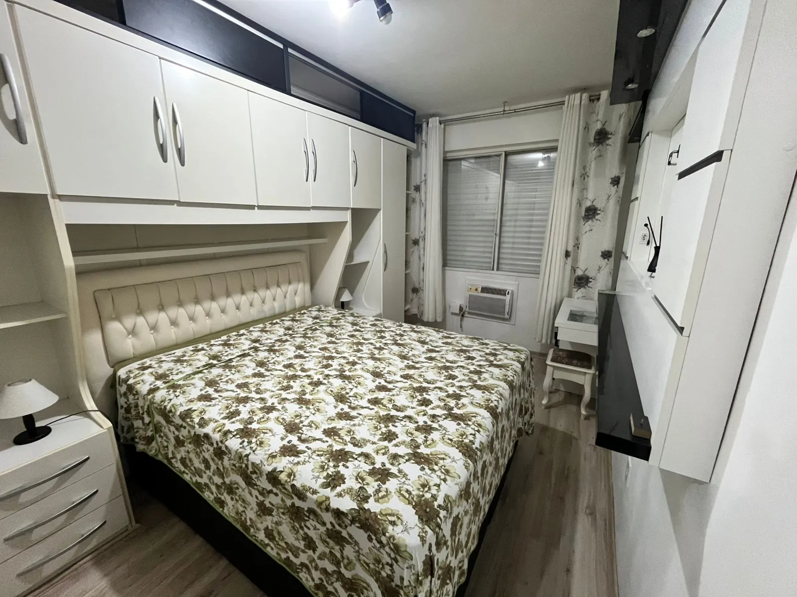 Imagem Apto de 02 dorm, mobiliado, transformado em 01 dorm, com vaga no Passo da Areia