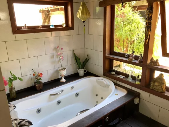 Imagem Oportunidade única: Casa dos sonhos em Garopaba com edícula e jardim exuberante!