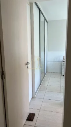 Imagem Apartamento de alto padrão em Alphaville I: 2 quartos, 1 suíte, 3 salas, 3 banheiros, 2 vagas de garagem, 82m². Venda ou locação em Salvador-BA!