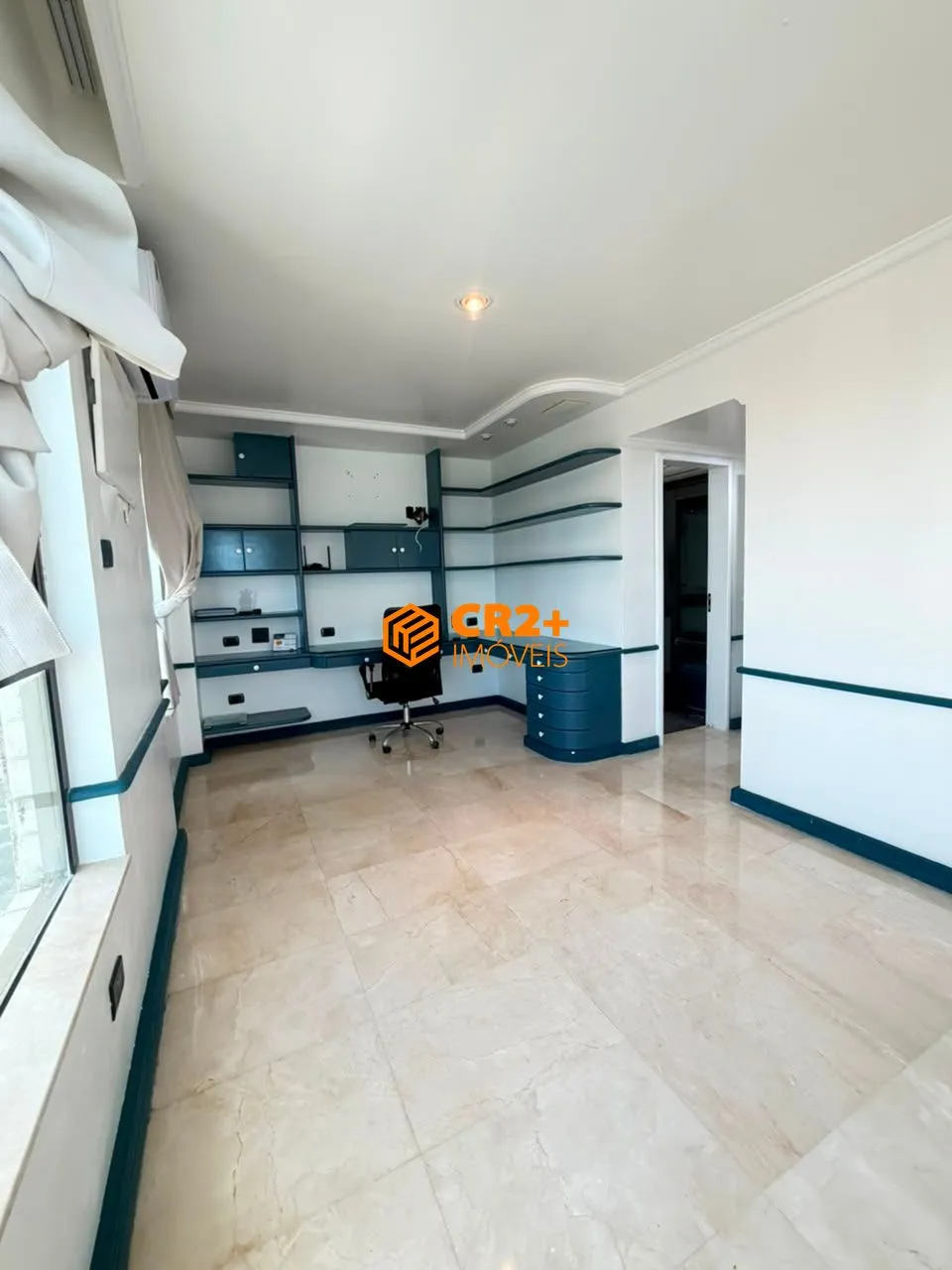 Imagem Vendo excelente cobertura em candeias, com 5 quartos, 3 vagas de garagem, condom