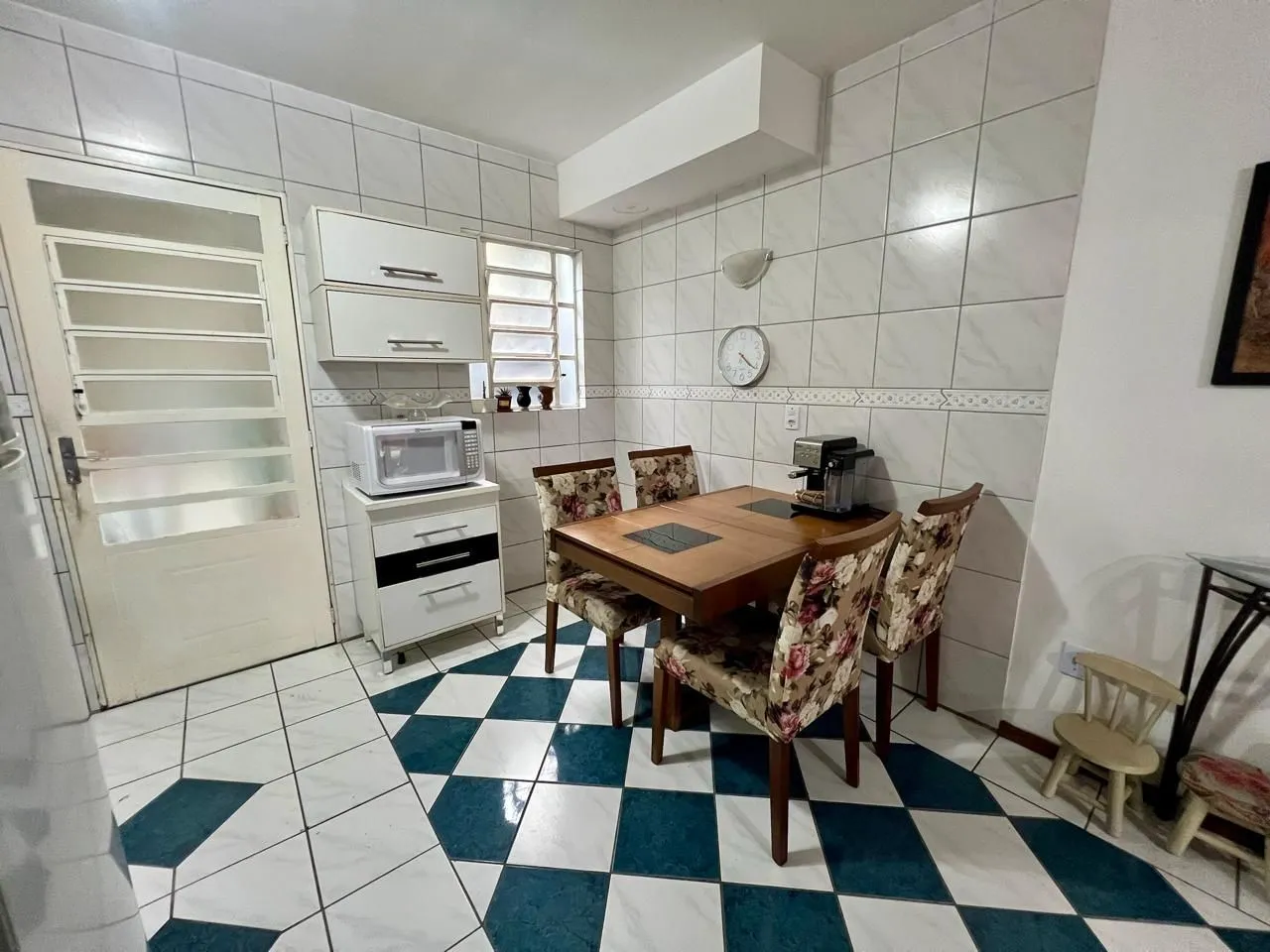 Imagem Casa em condomínio fechado com 94m2, 3 dormitórios no bairro Camaquã.