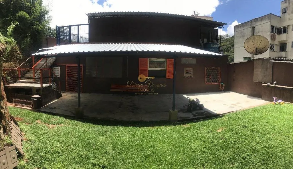 Imagem Sobrado para Venda em Teresópolis / RJ no bairro Vale do Paraíso