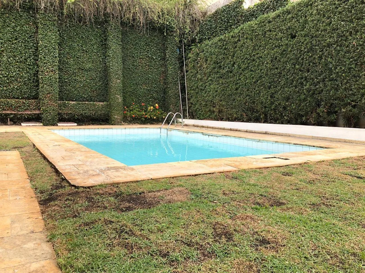 Imagem Sobrado disponível para venda e locação no Alphaville 01